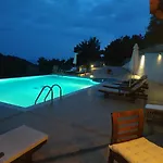 Garden Ξενοδοχείο με διαμερίσματα 4*