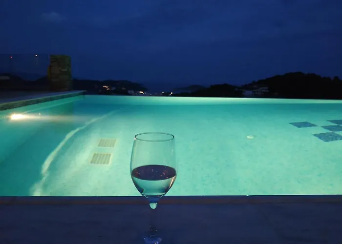 Garden מלון דירות 4*