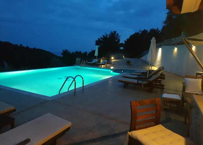 Garden מלון דירות 4*